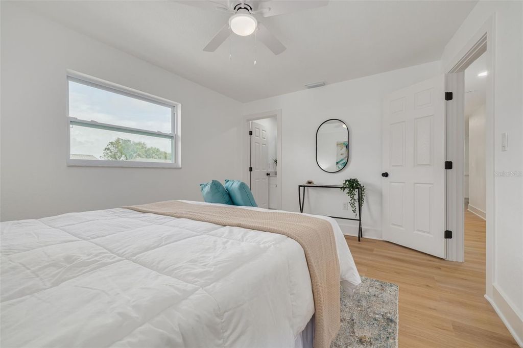 Image 18 of property listing at 7264 56TH AVENUE N, St Petersburg, FL 33709