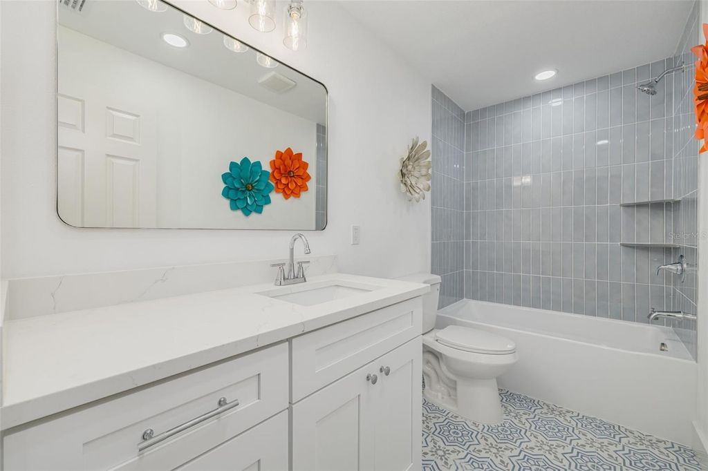 Image 19 of property listing at 7264 56TH AVENUE N, St Petersburg, FL 33709