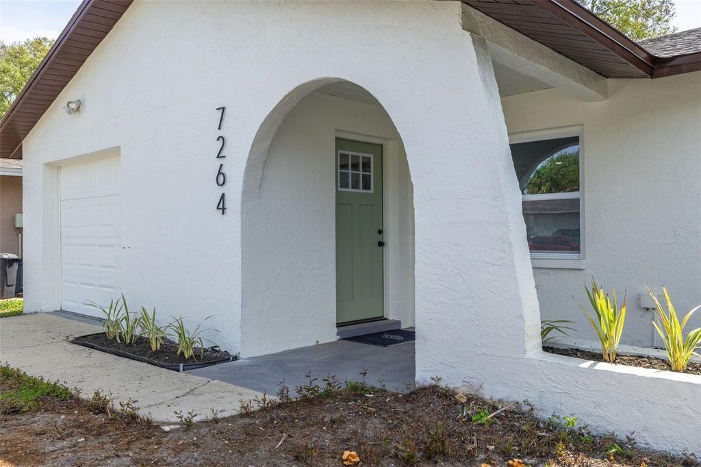 Image 3 of property listing at 7264 56TH AVENUE N, St Petersburg, FL 33709