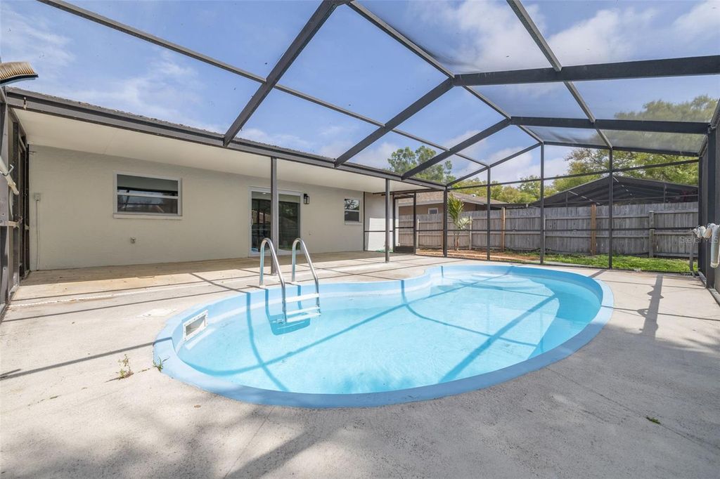 Image 27 of property listing at 7264 56TH AVENUE N, St Petersburg, FL 33709