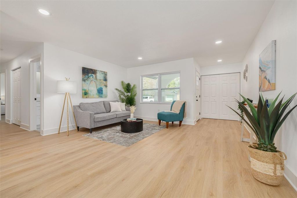 Image 9 of property listing at 7264 56TH AVENUE N, St Petersburg, FL 33709