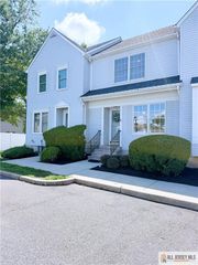 86 Wilton Avenue, Middlesex, NJ 08846