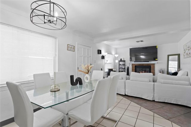 487 89TH AVENUE N 2, St Petersburg, FL 33702