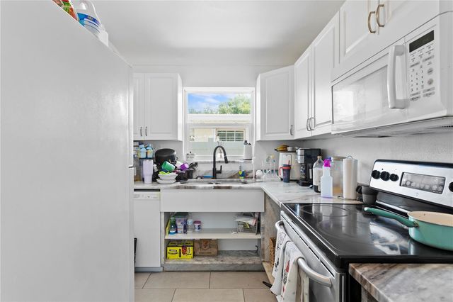 487 89TH AVENUE N 2, St Petersburg, FL 33702