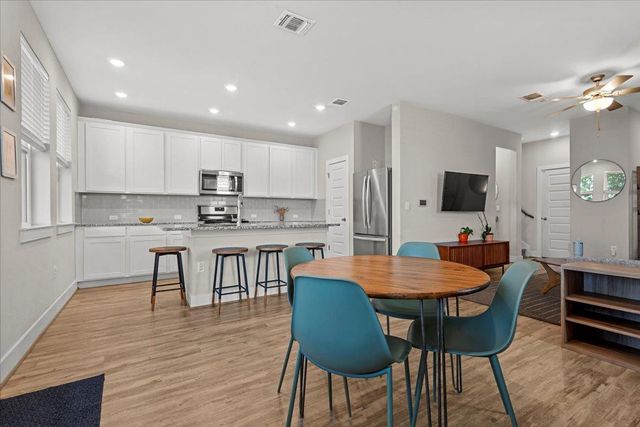 7110 Silver Star LN, Austin, TX 78744