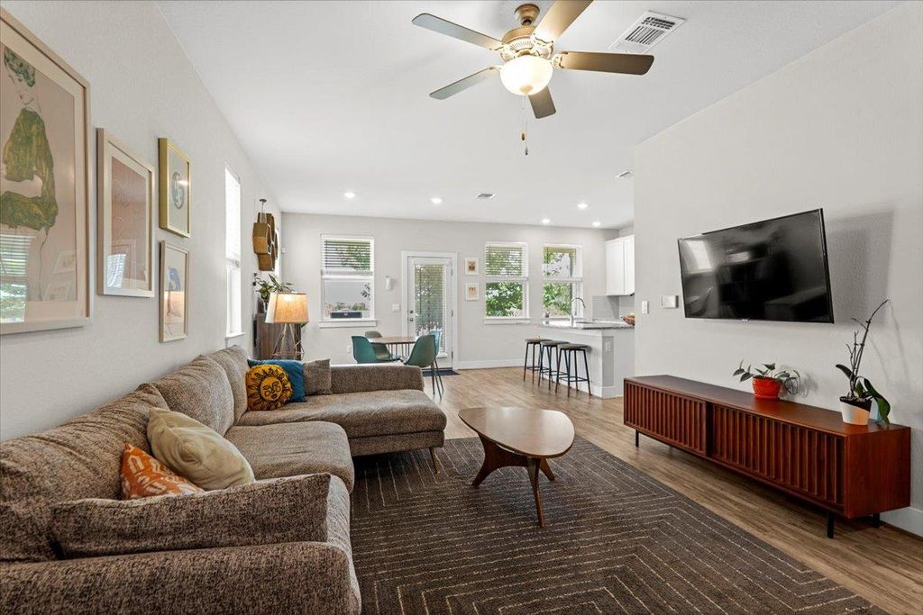 7110 Silver Star LN, Austin, TX 78744