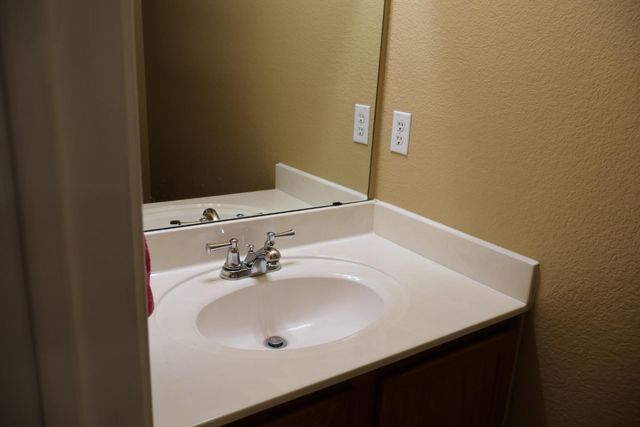 104 Golden Gate DR, Leander, TX 78641