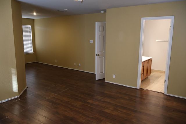 104 Golden Gate DR, Leander, TX 78641