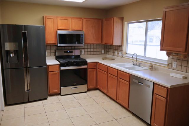 104 Golden Gate DR, Leander, TX 78641