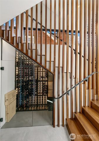 7516 E Green Lake Drive N, Seattle, WA 98103