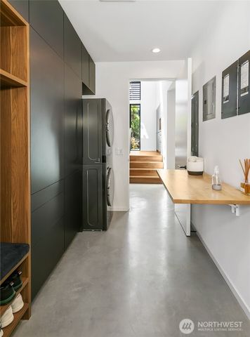 7516 E Green Lake Drive N, Seattle, WA 98103