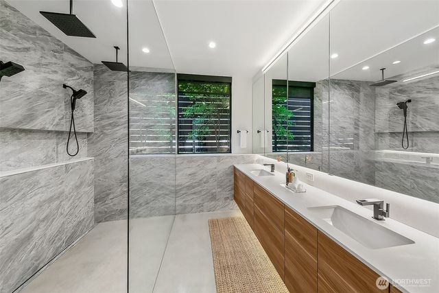 7516 E Green Lake Drive N, Seattle, WA 98103