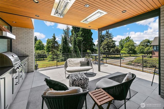 7516 E Green Lake Drive N, Seattle, WA 98103