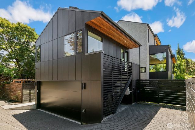 7516 E Green Lake Drive N, Seattle, WA 98103