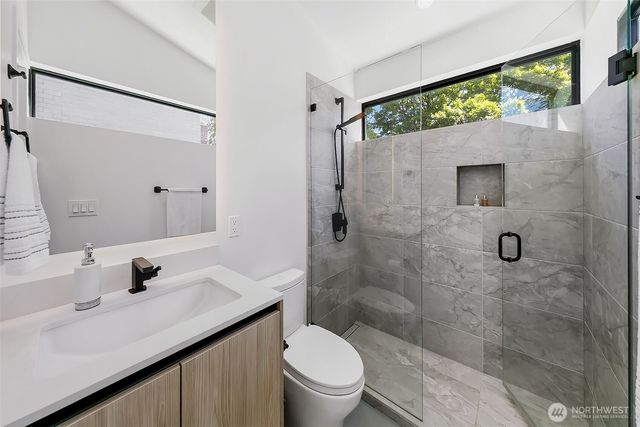 7516 E Green Lake Drive N, Seattle, WA 98103