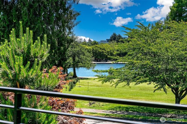 7516 E Green Lake Drive N, Seattle, WA 98103