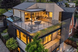 7516 E Green Lake Drive N, Seattle, WA 98103