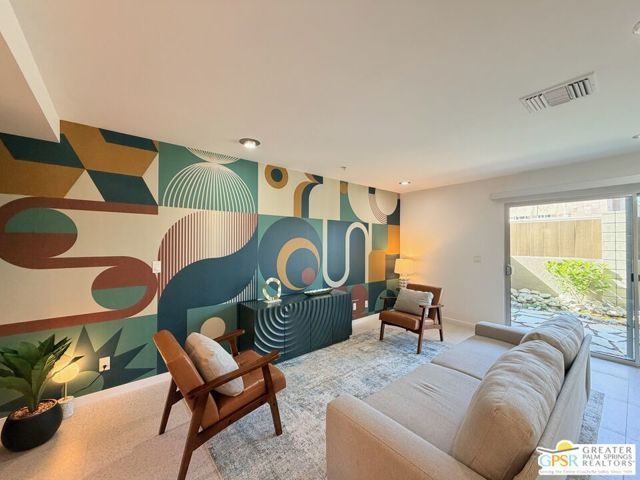 588 E San Lorenzo Road 105, Palm Springs, CA 92264