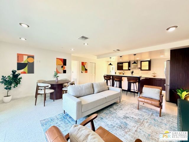 588 E San Lorenzo Road 105, Palm Springs, CA 92264