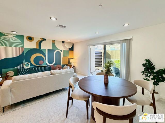 588 E San Lorenzo Road 105, Palm Springs, CA 92264