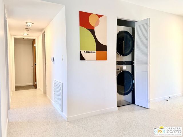 588 E San Lorenzo Road 105, Palm Springs, CA 92264