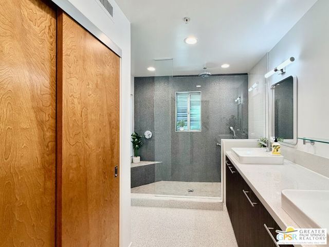 588 E San Lorenzo Road 105, Palm Springs, CA 92264