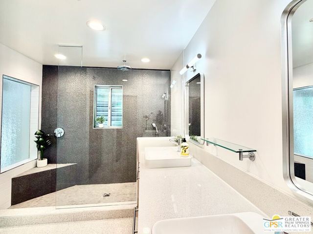 588 E San Lorenzo Road 105, Palm Springs, CA 92264
