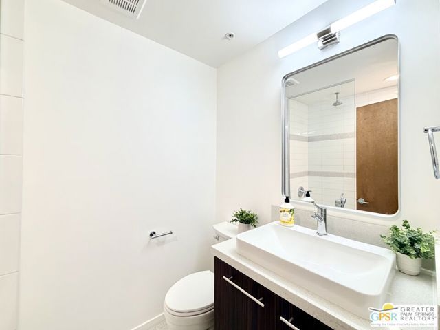 588 E San Lorenzo Road 105, Palm Springs, CA 92264
