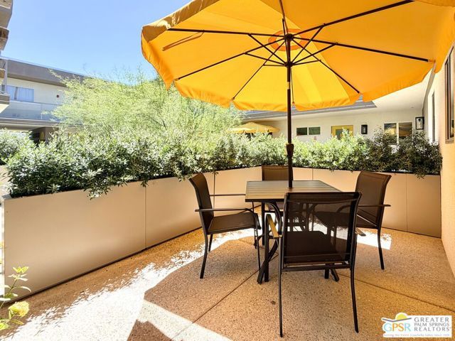 588 E San Lorenzo Road 105, Palm Springs, CA 92264