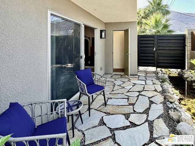 588 E San Lorenzo Road 105, Palm Springs, CA 92264