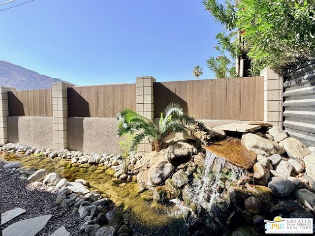 588 E San Lorenzo Road 105, Palm Springs, CA 92264