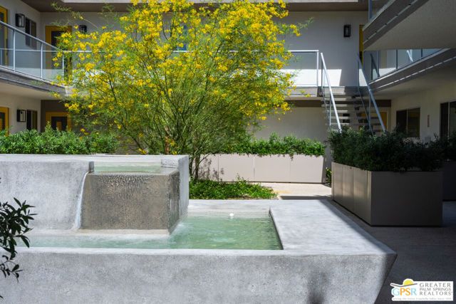 588 E San Lorenzo Road 105, Palm Springs, CA 92264
