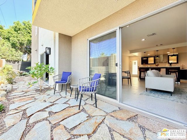 588 E San Lorenzo Road 105, Palm Springs, CA 92264