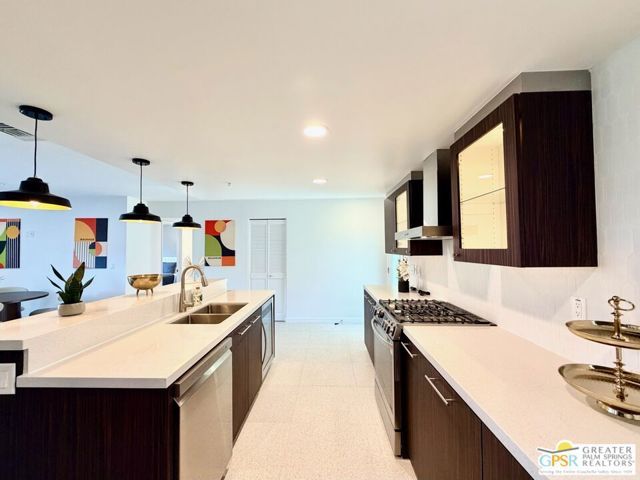 588 E San Lorenzo Road 105, Palm Springs, CA 92264