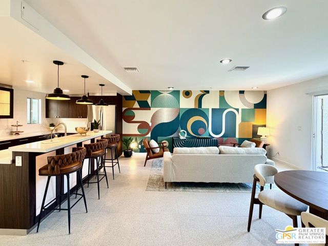 588 E San Lorenzo Road 105, Palm Springs, CA 92264