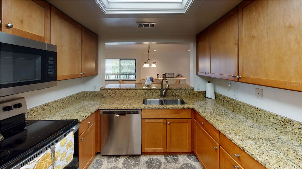 Image 15 of property listing at 2749 ORCHID OAKS DRIVE 302, Sarasota, FL 34239