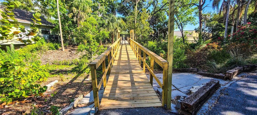 Image 36 of property listing at 2749 ORCHID OAKS DRIVE 302, Sarasota, FL 34239