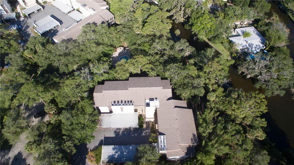Image 38 of property listing at 2749 ORCHID OAKS DRIVE 302, Sarasota, FL 34239