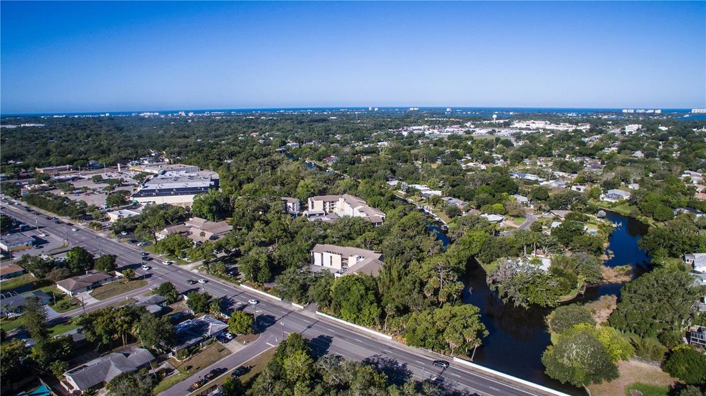 Image 40 of property listing at 2749 ORCHID OAKS DRIVE 302, Sarasota, FL 34239