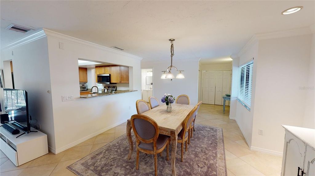 Image 7 of property listing at 2749 ORCHID OAKS DRIVE 302, Sarasota, FL 34239