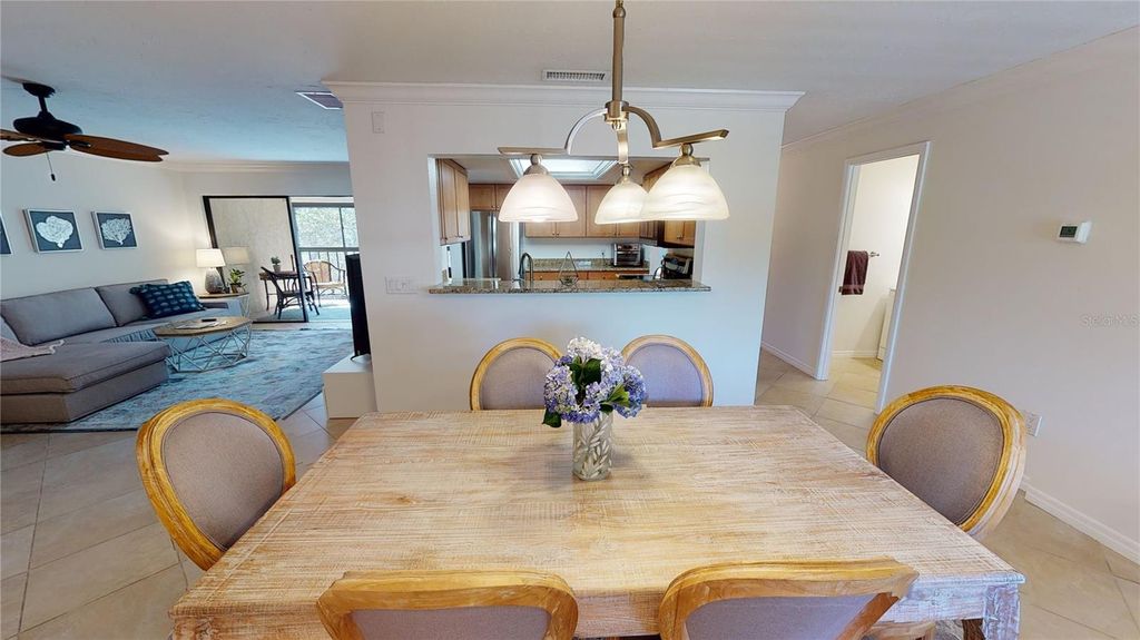 Image 8 of property listing at 2749 ORCHID OAKS DRIVE 302, Sarasota, FL 34239