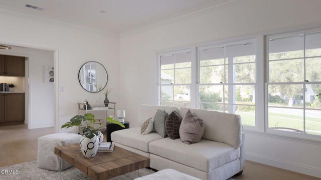2185 N Roosevelt Avenue, Altadena, CA 91001