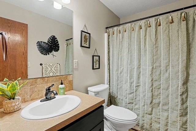 630 S Stoneridge St, Valley Center, KS 67147