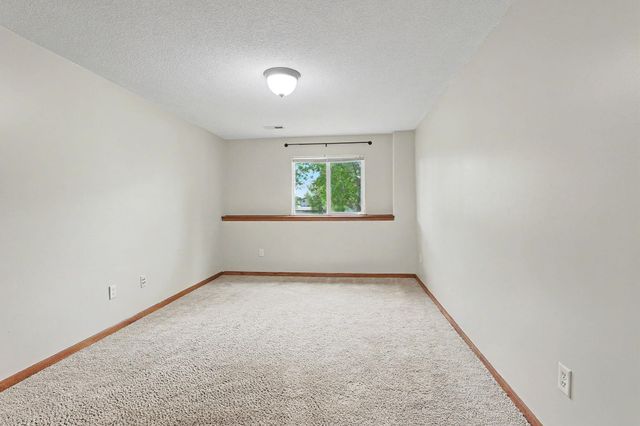 630 S Stoneridge St, Valley Center, KS 67147