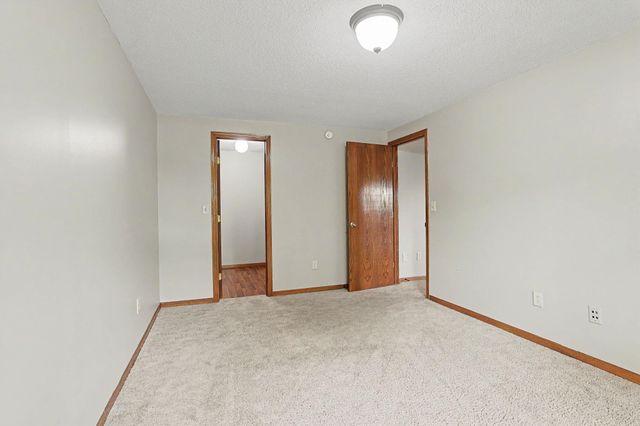 630 S Stoneridge St, Valley Center, KS 67147