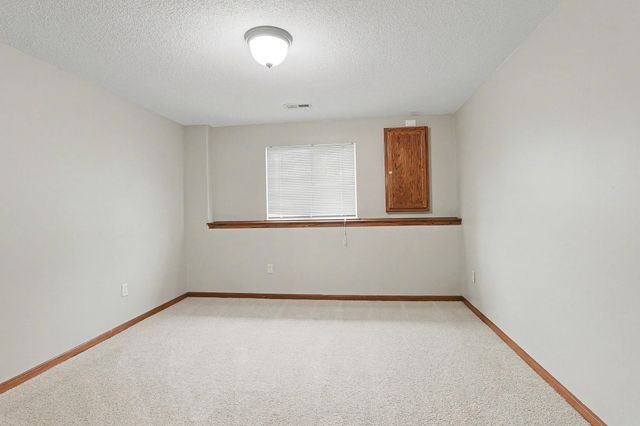 630 S Stoneridge St, Valley Center, KS 67147