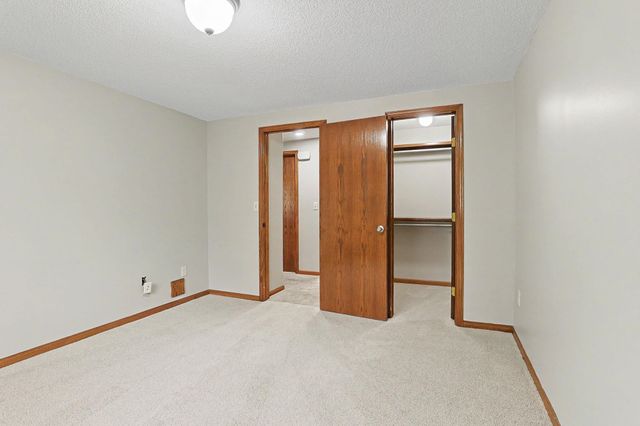 630 S Stoneridge St, Valley Center, KS 67147