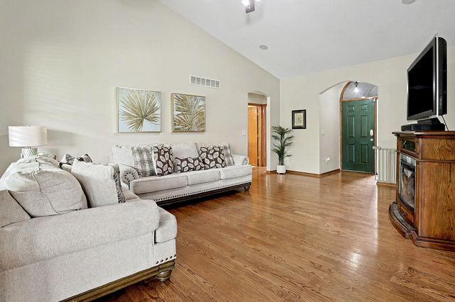 630 S Stoneridge St, Valley Center, KS 67147