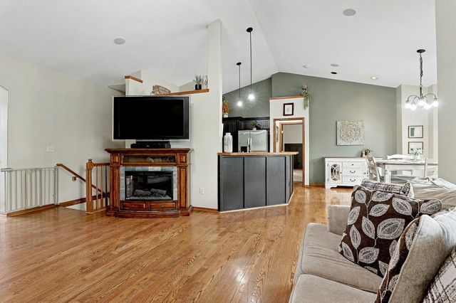 630 S Stoneridge St, Valley Center, KS 67147
