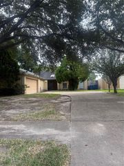 8222 Ridge Forest Drive, Houston, TX 77088